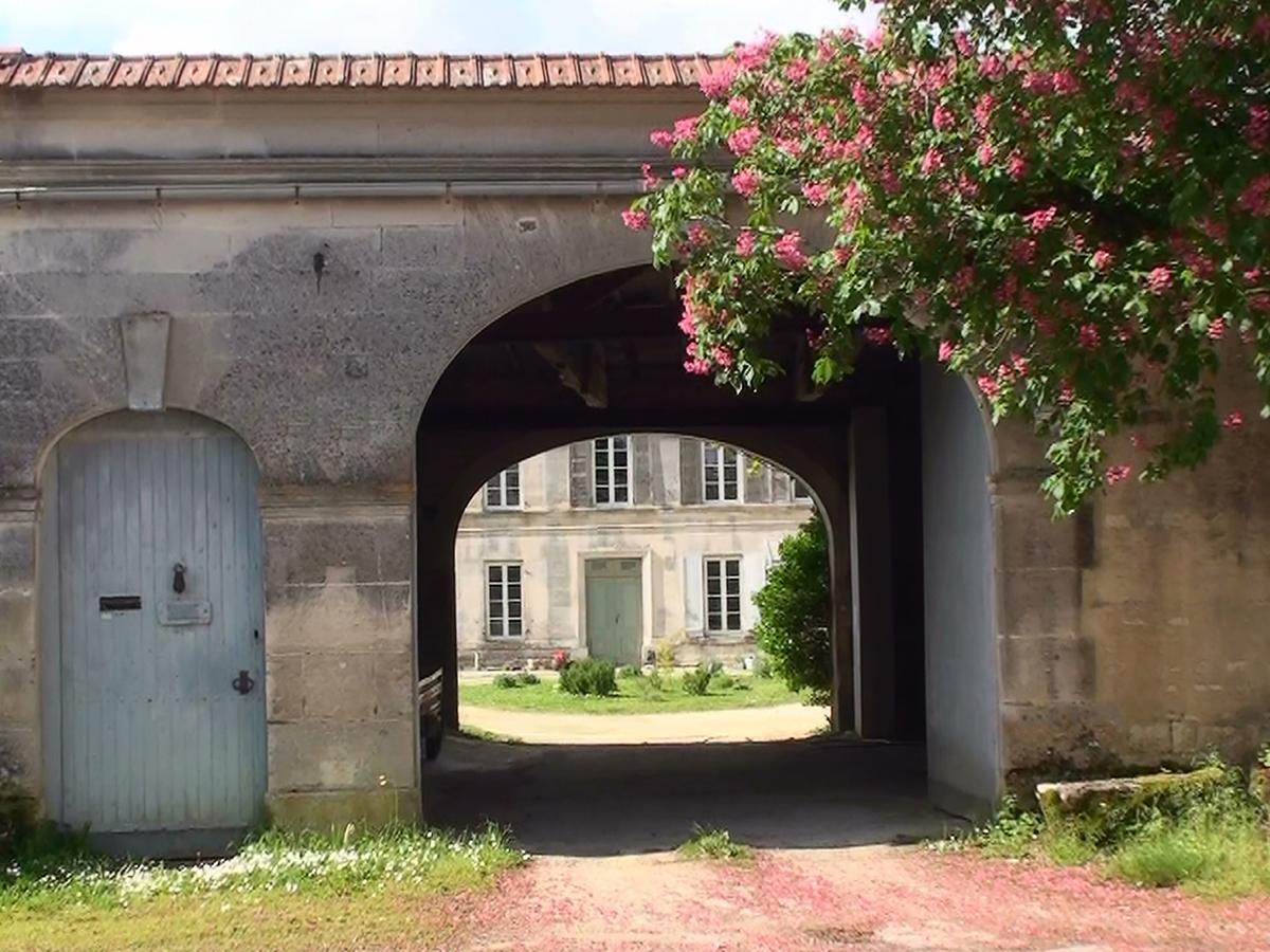 Bed and Breakfast Le Dojo Du Plessis Mareuil  Екстер'єр фото