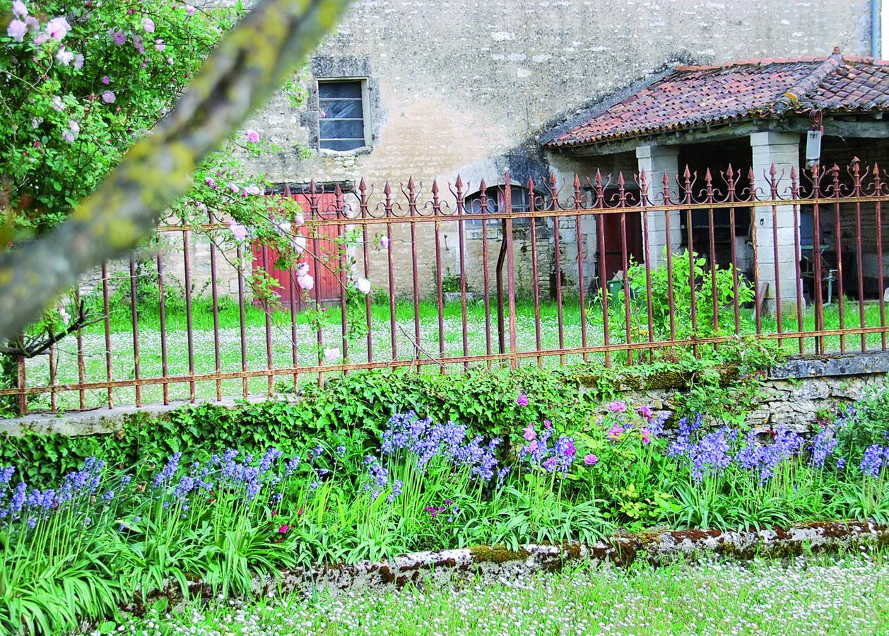 Bed and Breakfast Le Dojo Du Plessis Mareuil  Екстер'єр фото